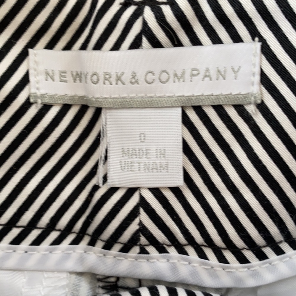 New York & Company striped shorts 0 - Picture 3 of 8